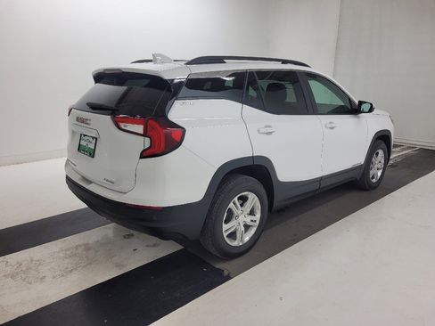 Used 2024 GMC Terrain SLE w/ Driver Convenience Package image 9