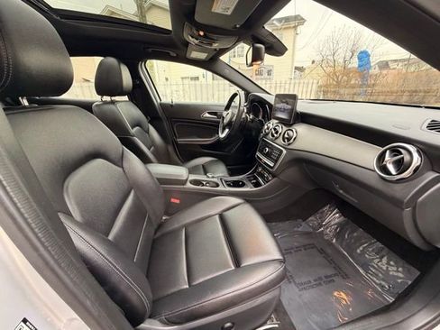 Used 2019 Mercedes-Benz GLA 250 4MATIC image 31