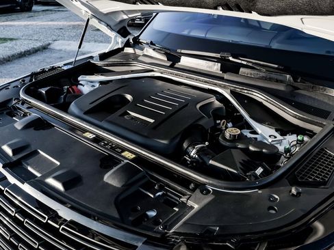 Used 2022 Land Rover Range Rover SE image 45