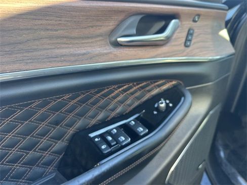 Used 2022 Jeep Grand Cherokee L Summit w/ Luxury Tech Group V image 41