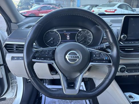 Used 2020 Nissan Altima 2.5 SL FWD image 11