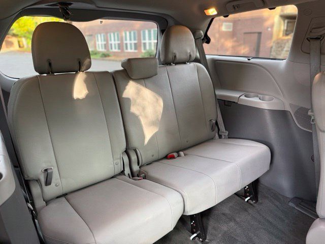 Used 2015 Toyota Sienna XLE w/ XLE Navigation Package FWD image 40
