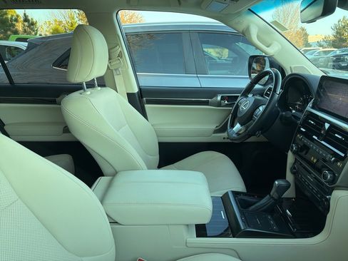 Used 2023 Lexus GX 460 Premium image 4