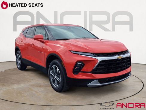 Used 2025 Chevrolet Blazer LT FWD image 1