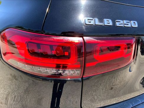 Used 2023 Mercedes-Benz GLB 250 image 28