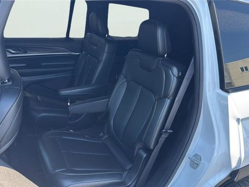 Certified 2025 Jeep Grand Cherokee L Limited AWD/4WD image 12