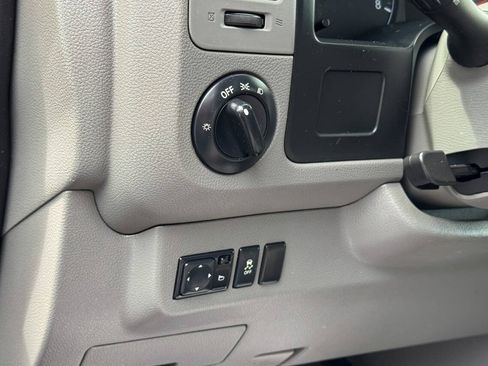 Used 2018 Nissan NV 3500 SV w/ Navigation Package RWD image 22