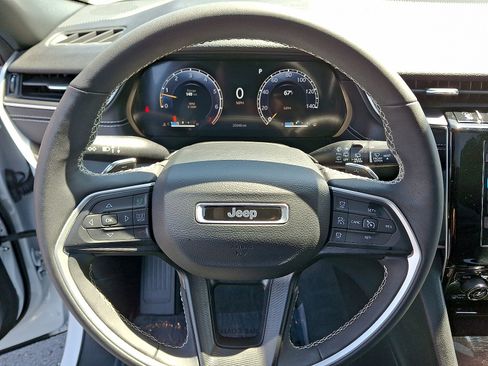 Used 2023 Jeep Grand Cherokee L Laredo AWD/4WD image 8