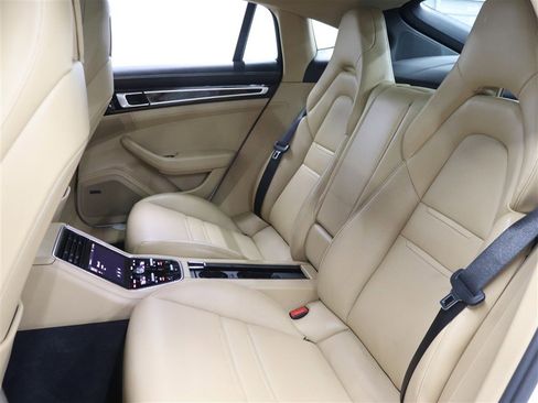Used 2018 Porsche Panamera 4S image 10