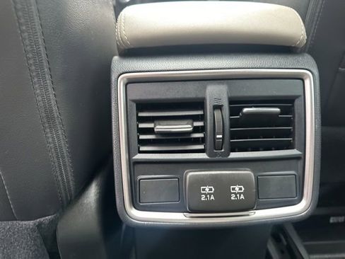 Used 2023 Subaru Forester Limited image 32