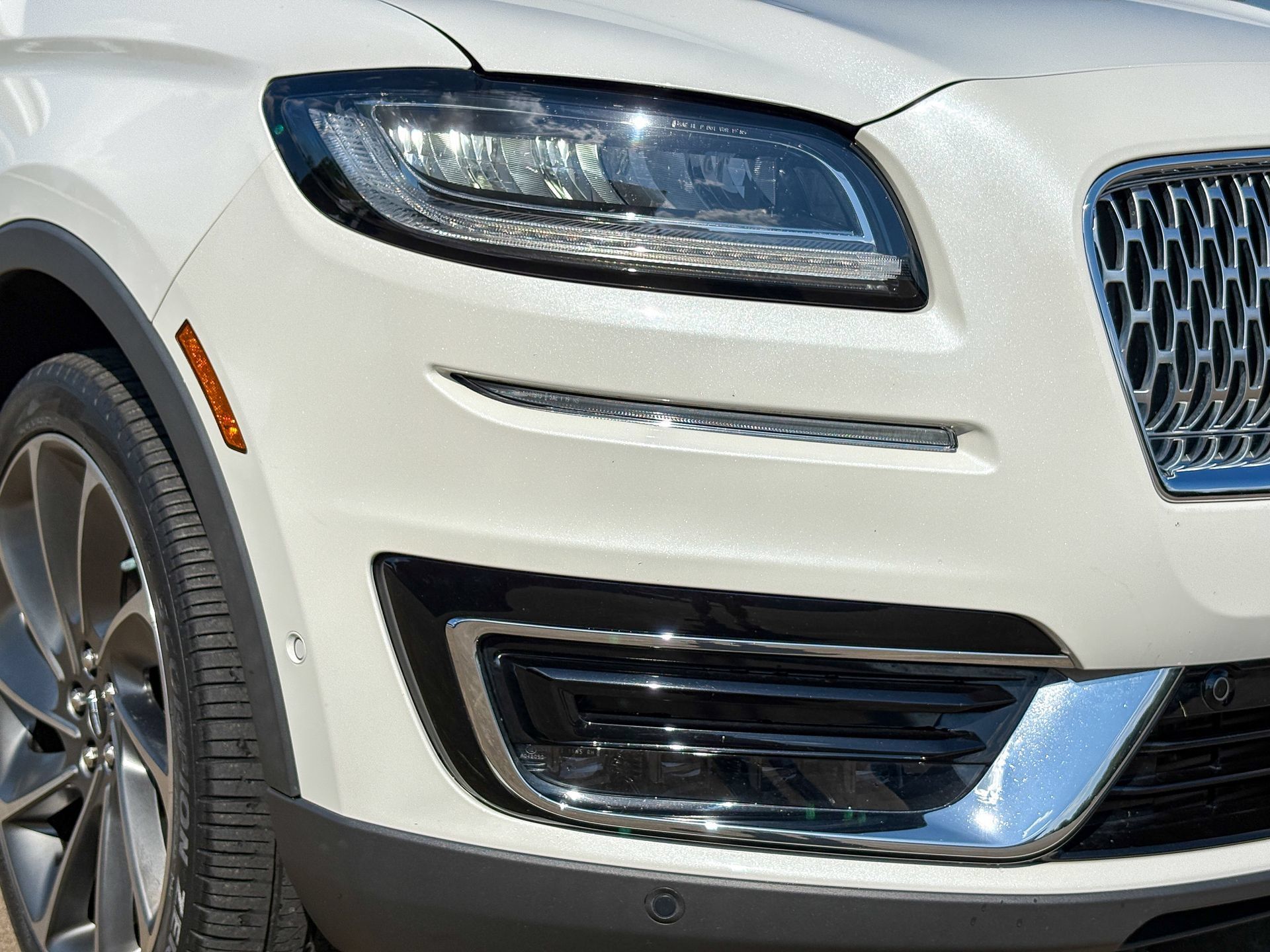 Used 2020 Lincoln Nautilus Reserve w/ Equipment Group 201A FWD image 3
