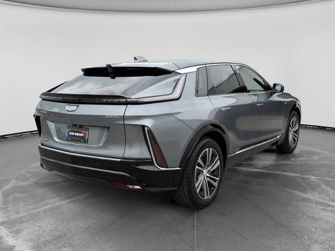 Used 2023 Cadillac Lyriq AWD image 3