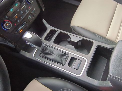 Used 2019 Ford Escape SEL image 11