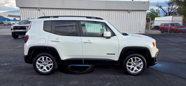 Used 2016 Jeep Renegade Latitude w/ Cold Weather Group AWD/4WD image 6