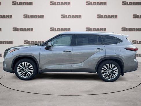 Used 2026 Toyota Highlander Platinum AWD/4WD image 2