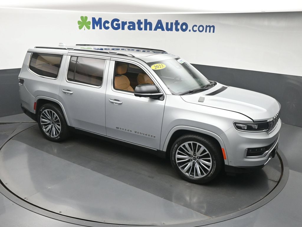 Used 2023 Jeep Grand Wagoneer Series III AWD/4WD image 3
