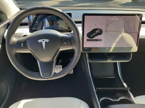 Used 2021 Tesla Model Y Long Range AWD/4WD image 11