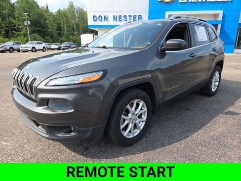 Used 2014 Jeep Cherokee Latitude w/ Cold Weather Group FWD image 4