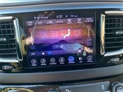 Used 2017 Chrysler Pacifica Touring-L w/ Tire & Wheel Group image 31