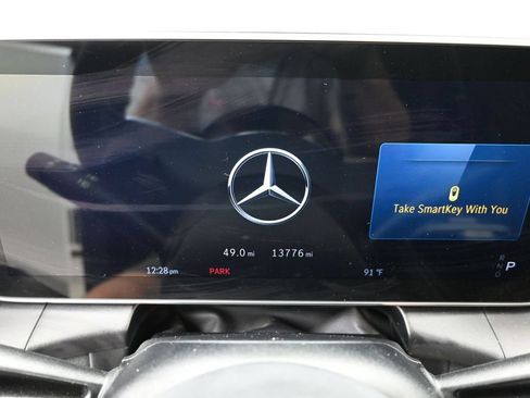 Used 2025 Mercedes-Benz GLC 300 4MATIC image 9