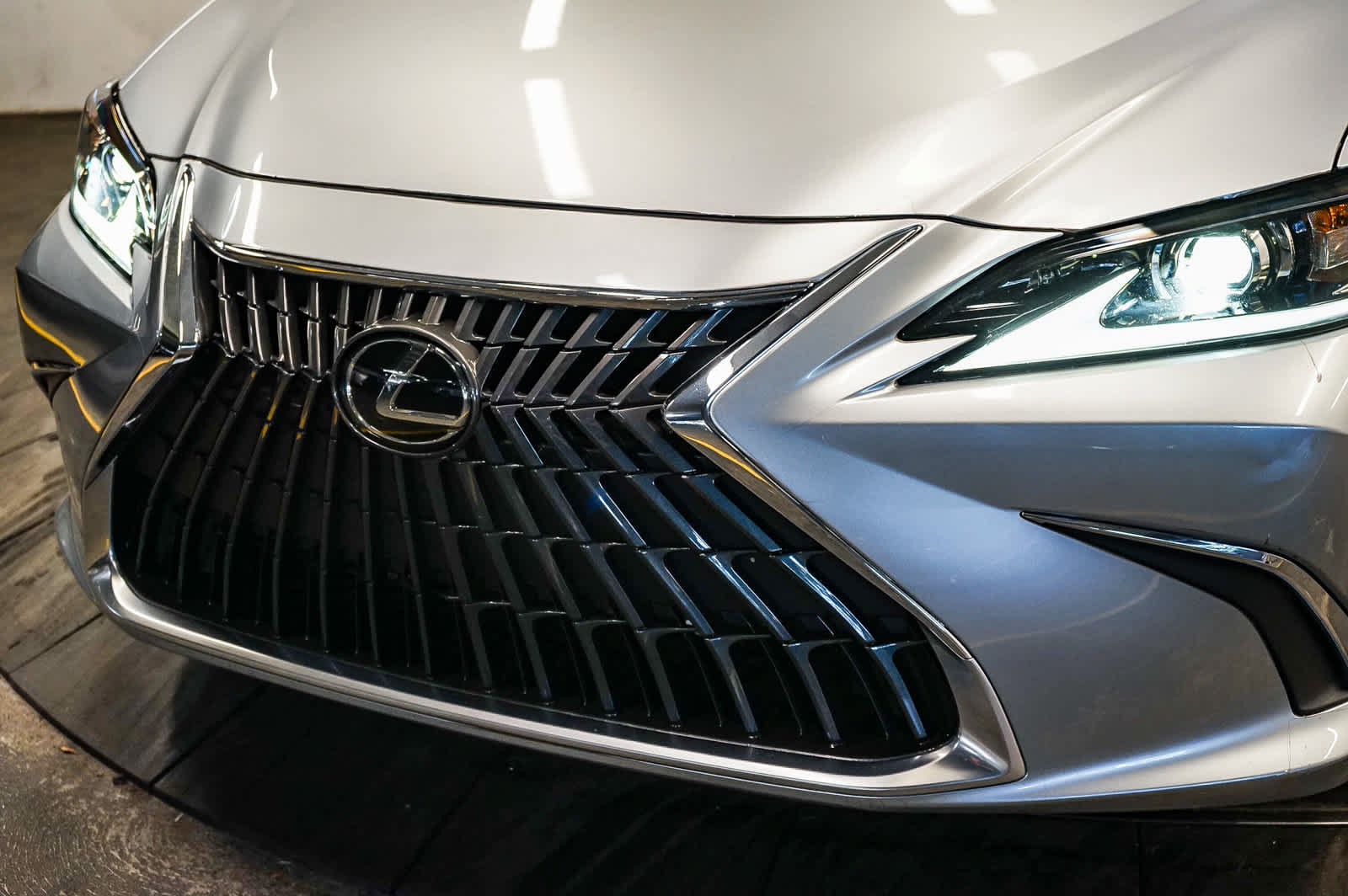 Used 2025 Lexus ES 350 w/ Accessory Package (Z2) FWD image 5