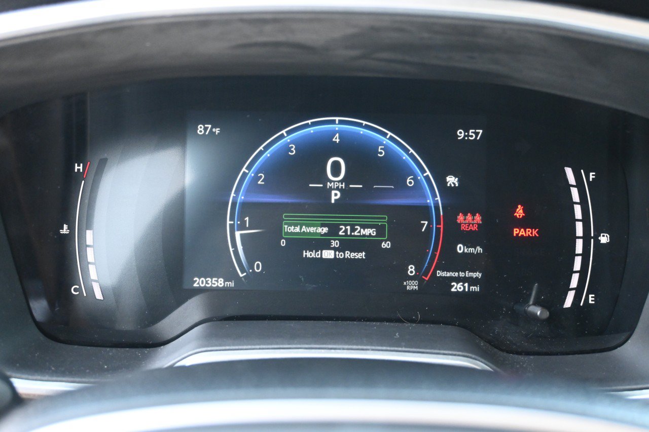 Used 2023 Toyota Corolla Cross XLE w/ Convenience Package FWD image 11