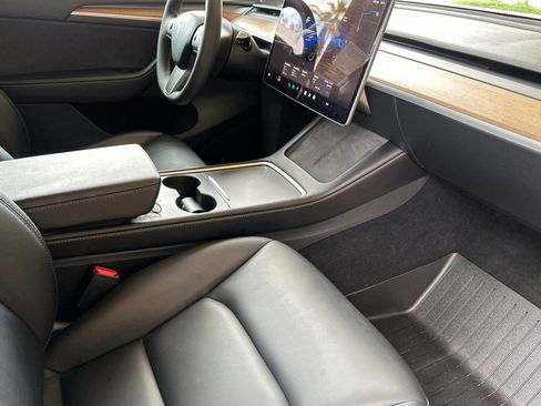 Used 2023 Tesla Model Y Long Range AWD/4WD image 17