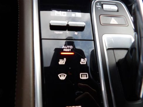 Used 2018 Porsche Panamera image 27