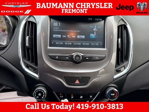 Used 2017 Chevrolet Cruze LT FWD image 18