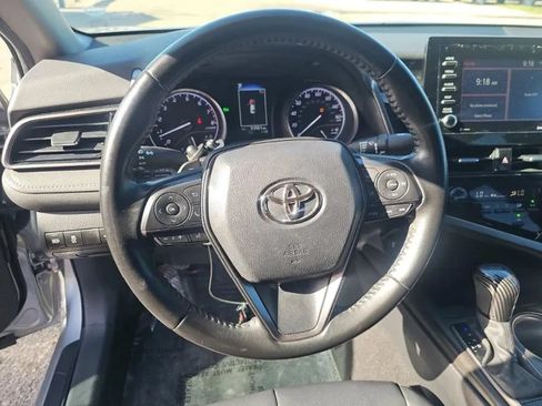 Used 2022 Toyota Camry SE w/ Convenience Package FWD image 10