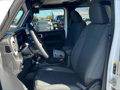 New 2025 Jeep Gladiator Sport image 26