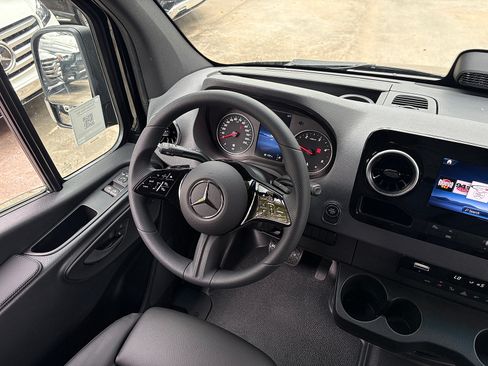 New 2026 Mercedes-Benz Sprinter 2500 image 10