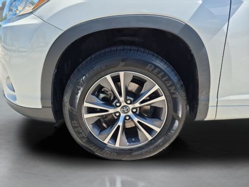 Used 2018 Toyota Highlander Plus FWD image 31