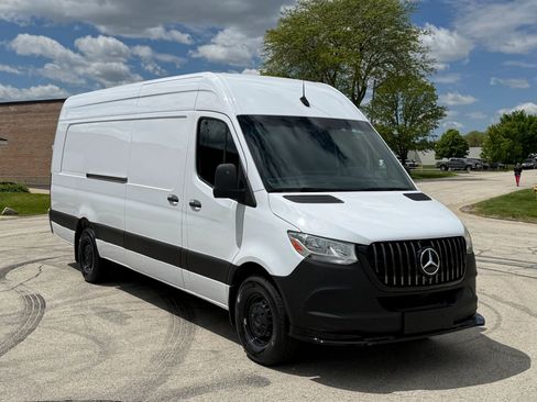 Used 2021 Mercedes-Benz Sprinter 2500 image 1
