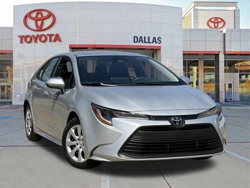 Used 2025 Toyota Corolla LE FWD image 1