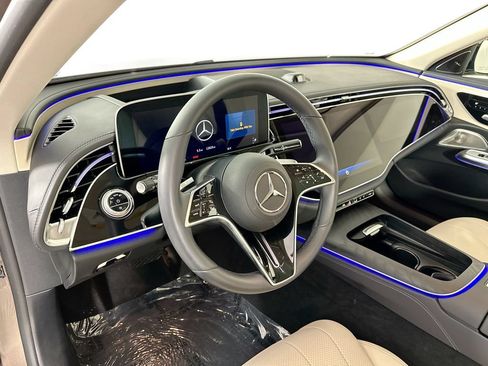 Certified 2025 Mercedes-Benz E 350 Sedan w/ MBUS Superscreen Package image 9