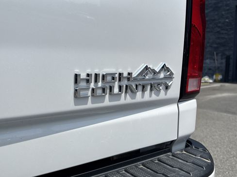 Used 2024 Chevrolet Silverado 2500 High Country w/ High Country Premium Package AWD/4WD image 9