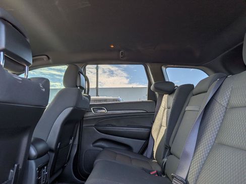 Used 2019 Jeep Grand Cherokee Laredo AWD/4WD image 15