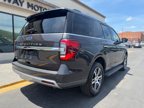 Used 2024 Ford Expedition Limited AWD/4WD image 3