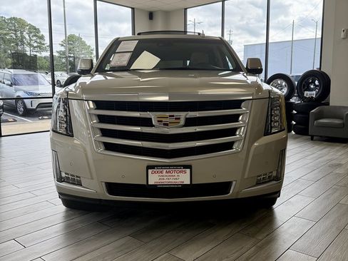 Used 2016 Cadillac Escalade Premium AWD/4WD image 2
