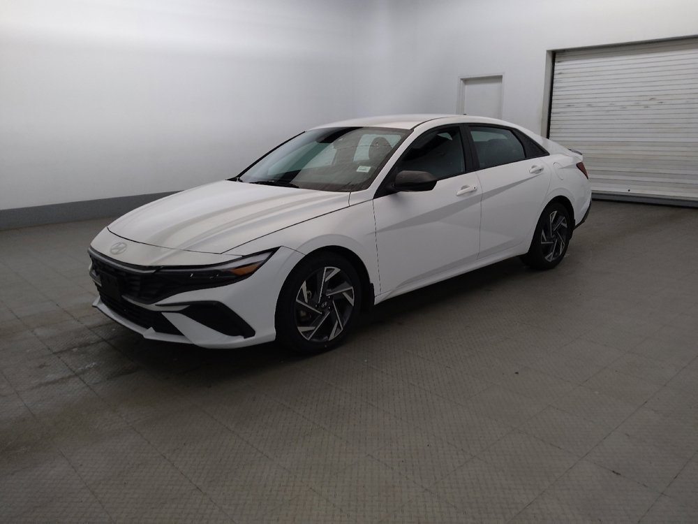 Used 2025 Hyundai Elantra Sport FWD image 2