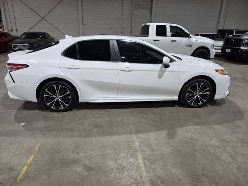 Used 2020 Toyota Camry SE FWD image 14