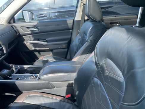 Used 2022 Nissan Pathfinder Platinum image 27