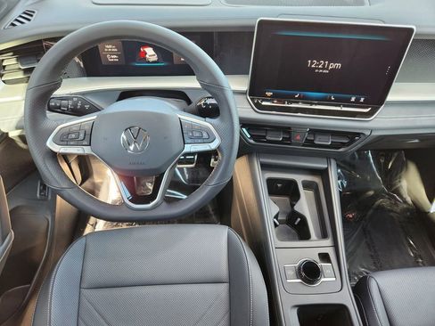 New 2026 Volkswagen Tiguan SE R-Line image 3