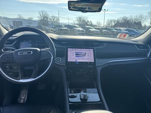 Used 2023 Jeep Grand Cherokee Limited w/ Luxury Tech Group II image 15