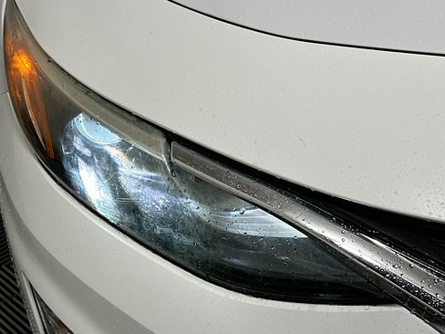 Used 2021 Chevrolet Malibu LT FWD image 9