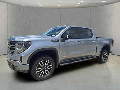 Used 2024 GMC Sierra 1500 AT4 w/ Technology Package AWD/4WD image 9