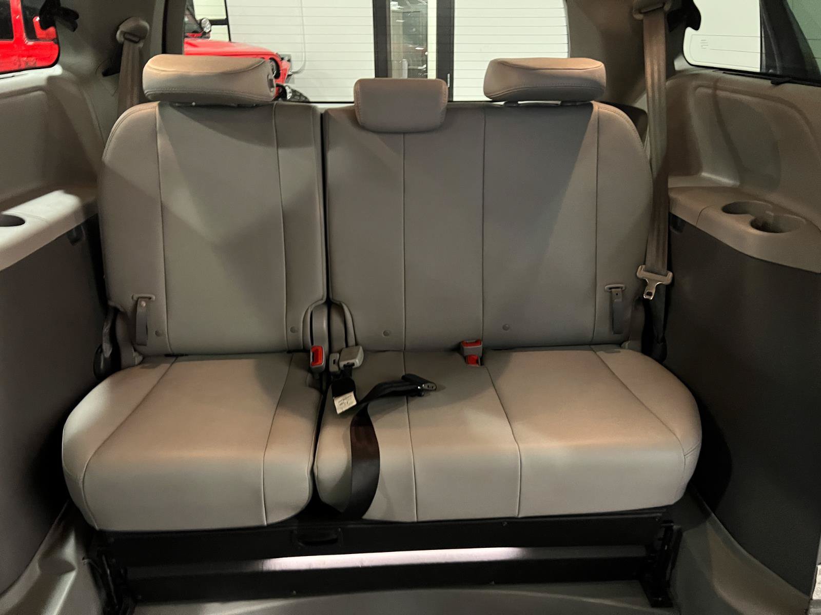 Used 2018 Toyota Sienna XLE w/ XLE Navigation Package FWD image 30