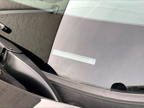 Used 2024 GMC Terrain SLT image 14