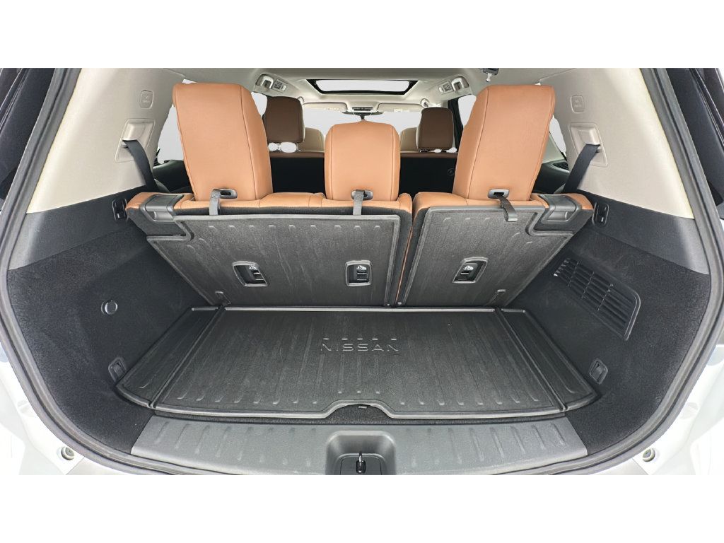 Used 2025 Nissan Pathfinder Platinum AWD/4WD image 25